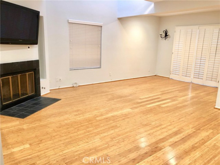 2 Bed Home to Rent in Manhattan Beach, California