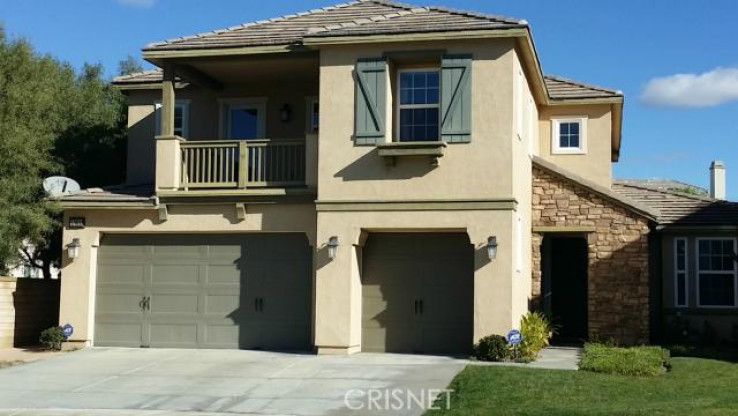 4 Bed Home to Rent in Canyon Country, California