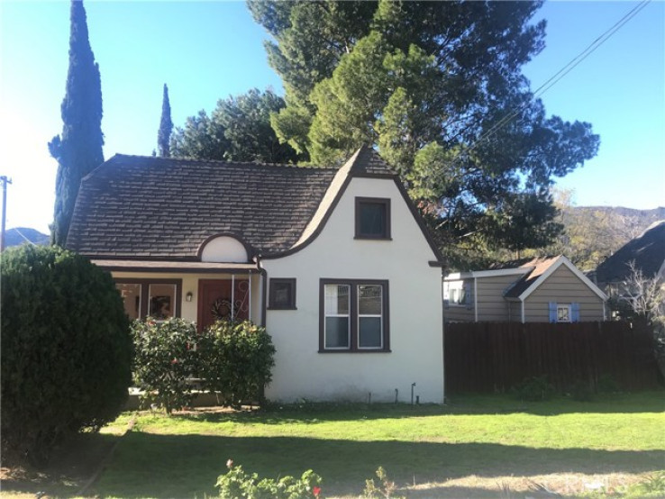 3 Bed Home to Rent in La Crescenta, California