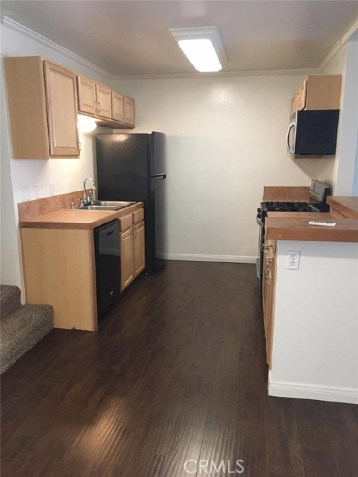 2 Bed Home to Rent in Valley Village, California