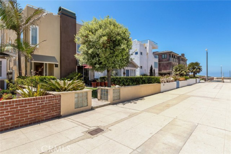 2 Bed Home to Rent in Hermosa Beach, California