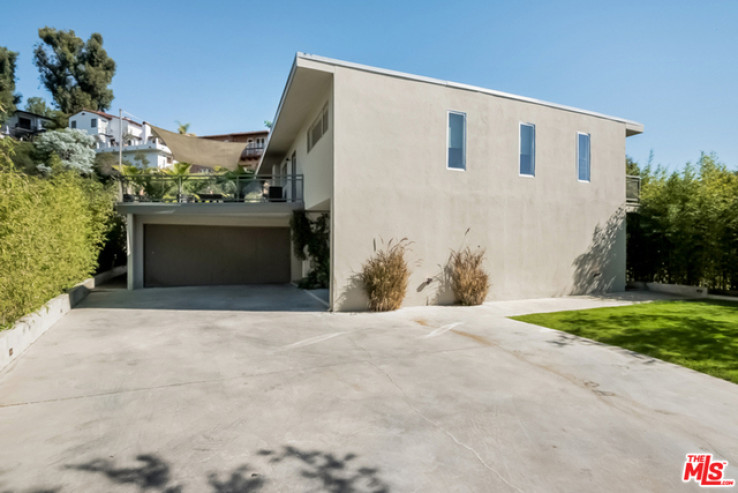 Residential Lease in Hollywood Hills East