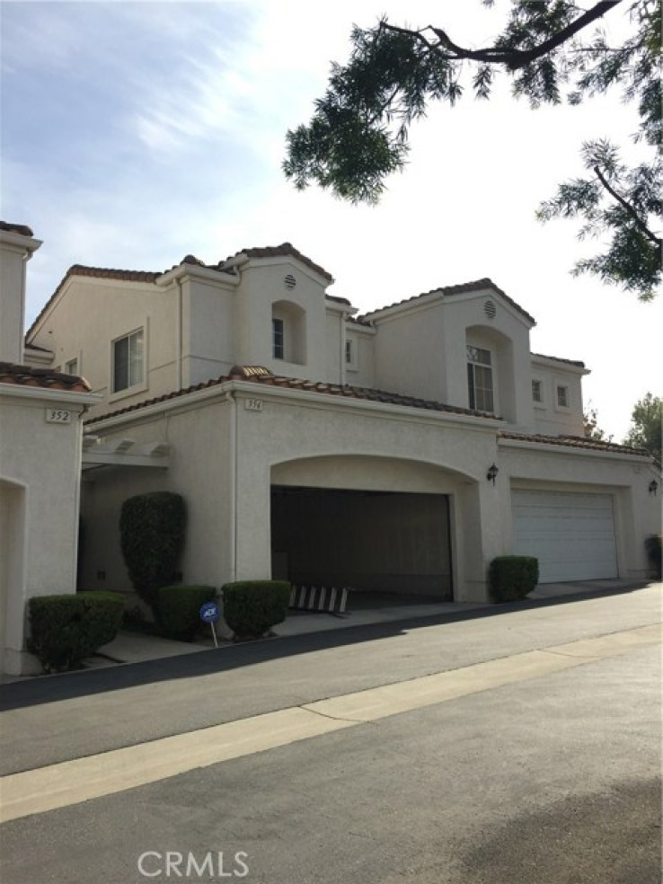 2 Bed Home to Rent in Phillips Ranch, California