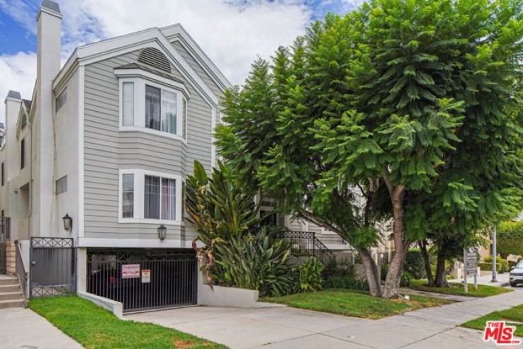 Residential Lease in Toluca Lake