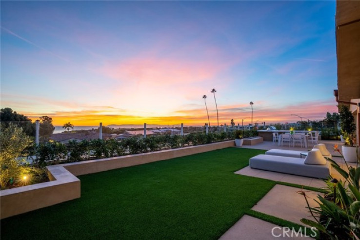 Residential Home in Corona Del Mar - Spyglass