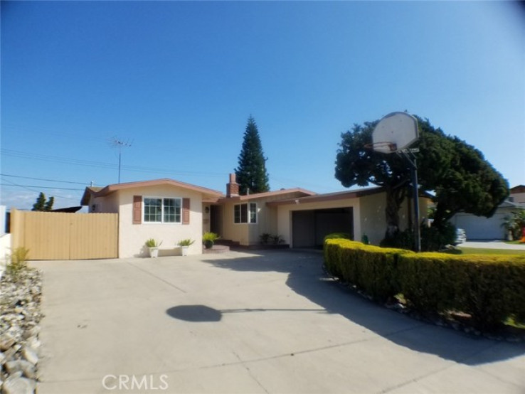 4 Bed Home to Rent in La Mirada, California