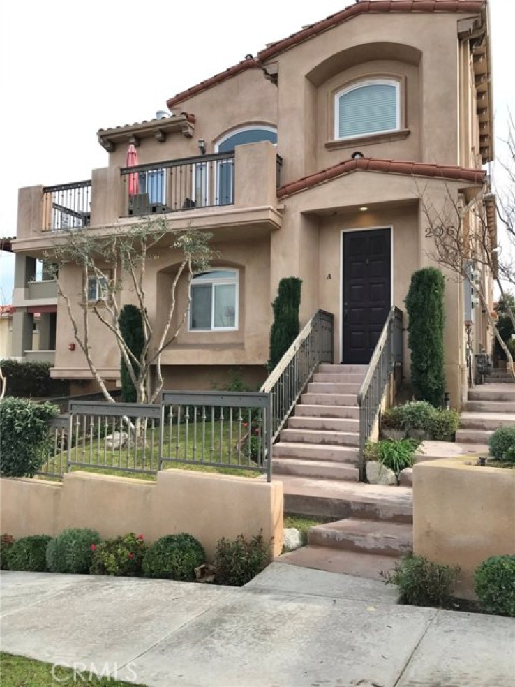 4 Bed Home to Rent in Redondo Beach, California