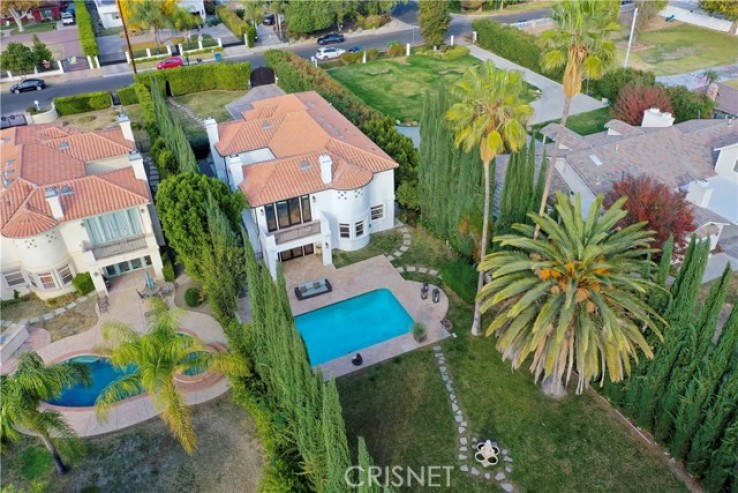 Residential Home in Woodland Hills