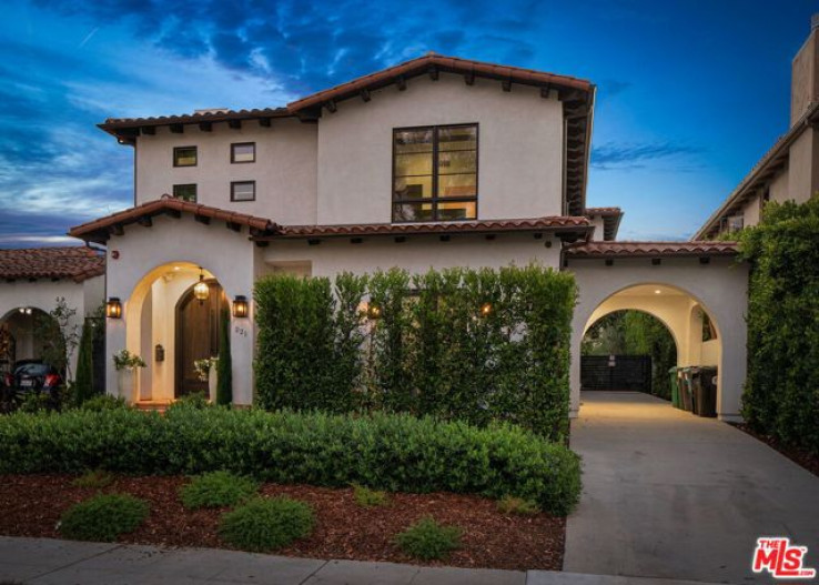 Residential Home in Beverly Hills