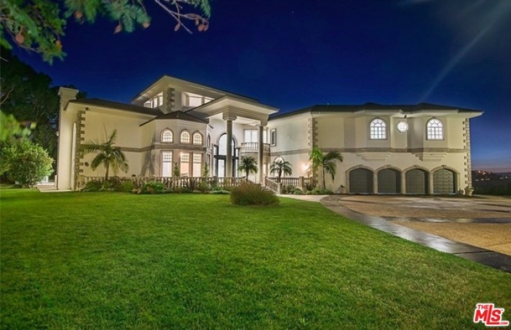 Residential Home in Calabasas