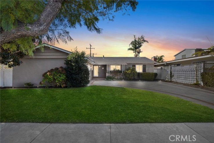 Residential Home in West Bay - Santa Ana Heights