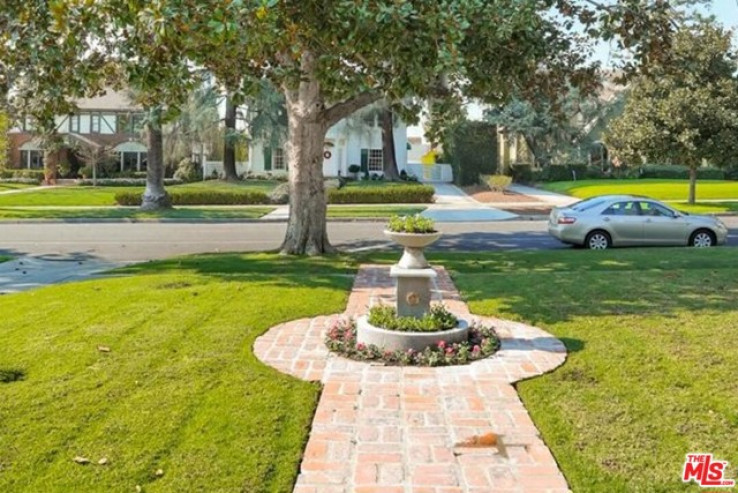 Residential Home in Hancock Park