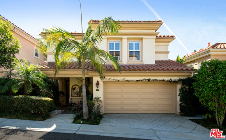 Residential Home in Pacific Palisades