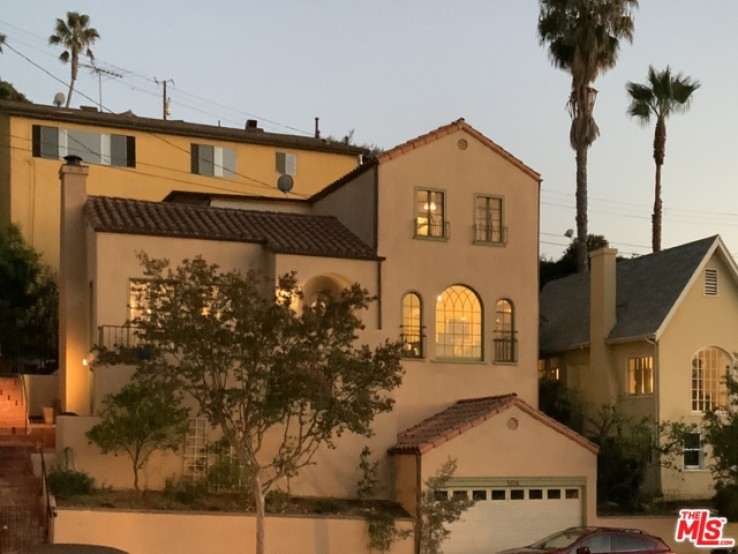 3 Bed Home to Rent in Glendale, California