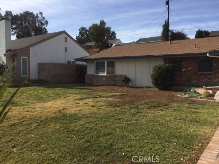 4 Bed Home to Rent in Jurupa Valley, California