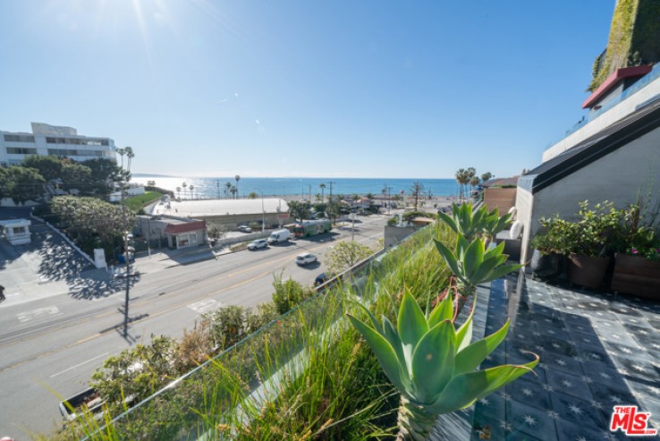 Residential Home in Pacific Palisades