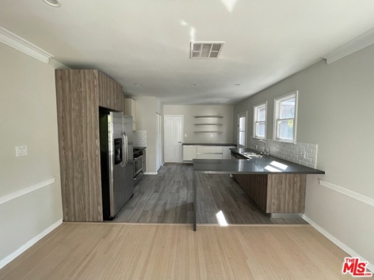 2 Bed Home to Rent in Beverly Hills, California