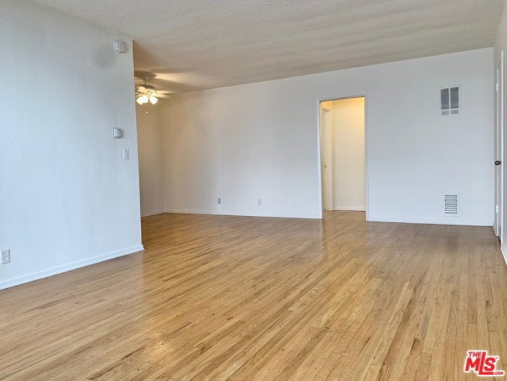 Residential Lease in West Hollywood Vicinity