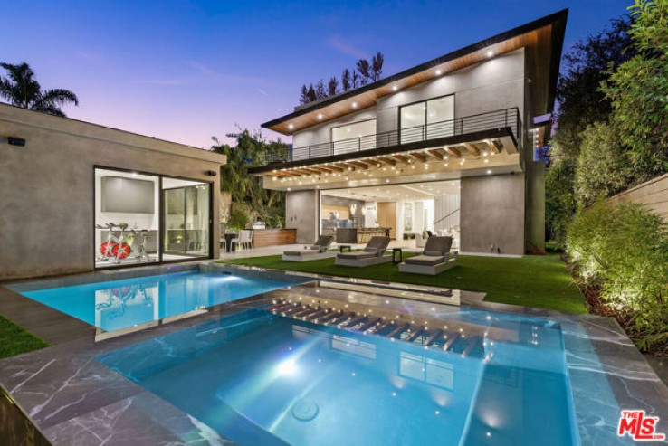 5 Bed Home for Sale in Los Angeles, California