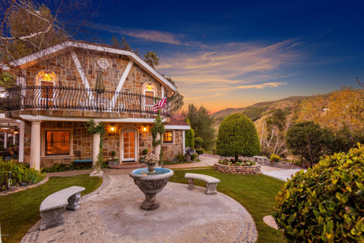 Residential Home in Agoura