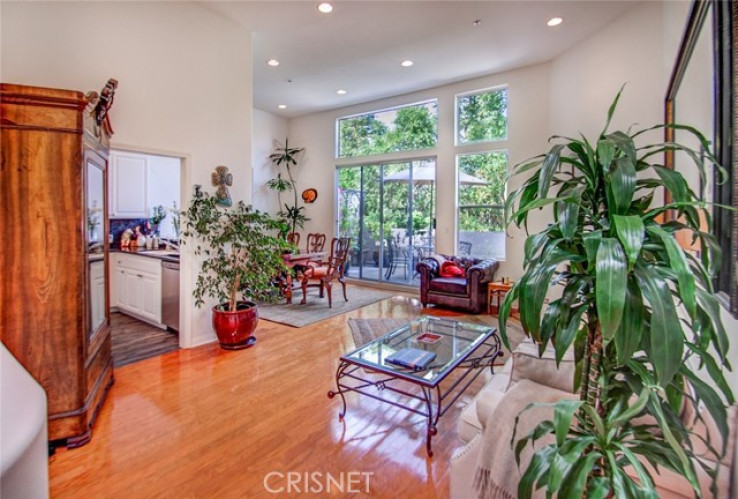 2 Bed Home to Rent in Studio City, California