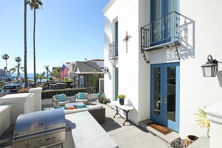 2 Bed Home for Sale in Corona del Mar, California