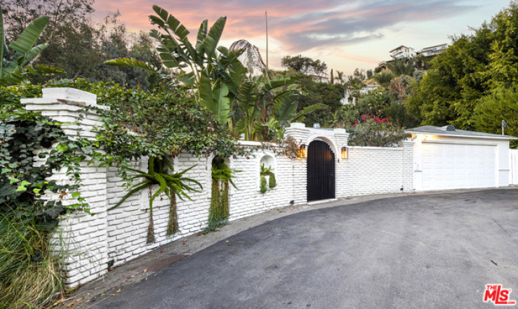 Residential Home in Sunset Strip - Hollywood Hills West