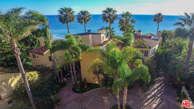 6 Bed Home to Rent in Malibu, California