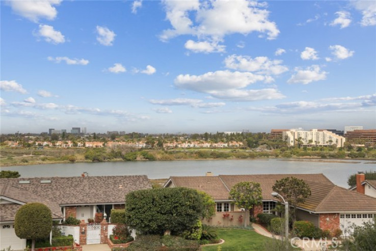 Residential Home in East Bluff - Harbor View