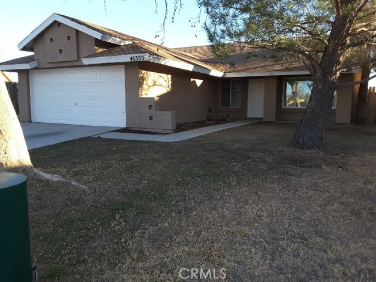 4 Bed Home to Rent in Lancaster, California