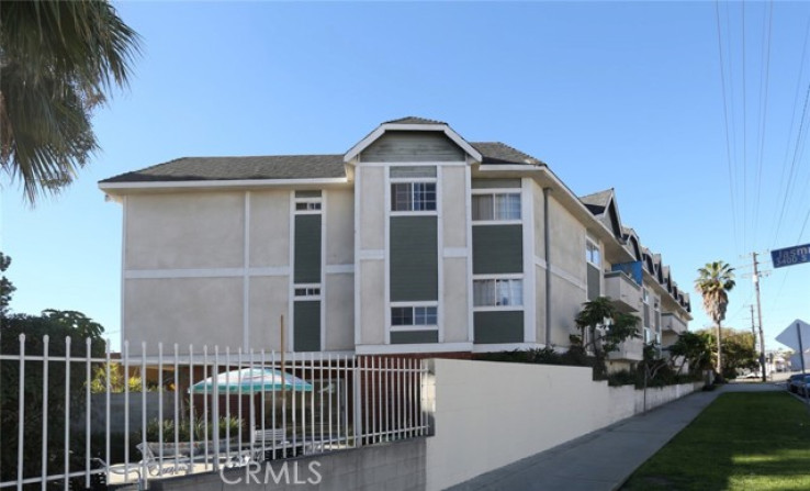 Residential Lease in Palms - Mar Vista