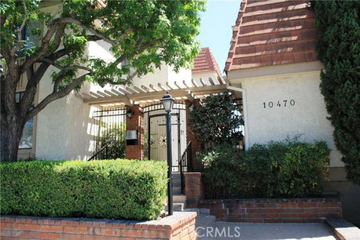 2 Bed Home to Rent in Toluca Lake, California