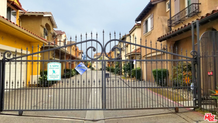 Residential Lease in Lake Balboa