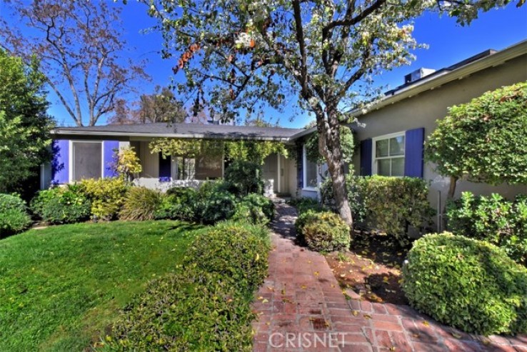 2 Bed Home to Rent in Studio City, California