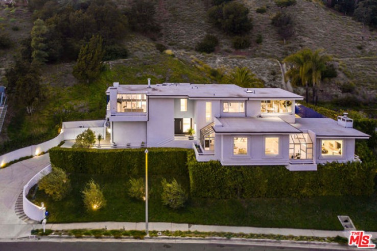 Residential Home in Sunset Strip - Hollywood Hills West