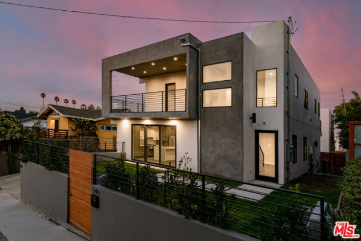 Residential Home in Silver Lake