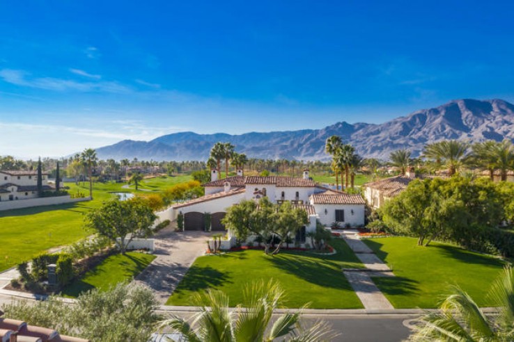 Residential Home in La Quinta South of HWY 111