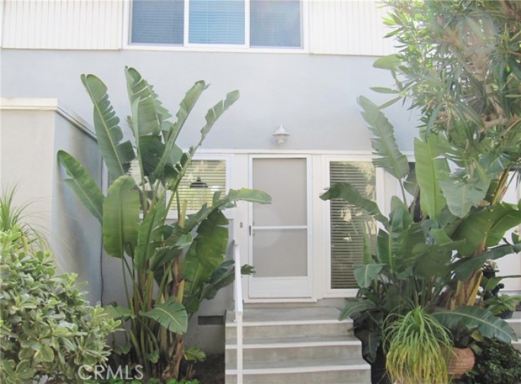 2 Bed Home to Rent in Corona del Mar, California