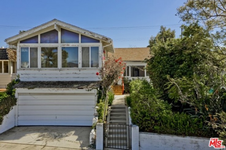 Residential Home in Pacific Palisades