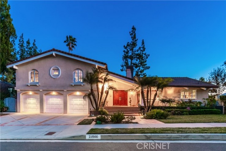 Residential Home in Woodland Hills