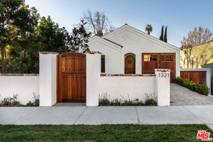 Residential Home in Silver Lake