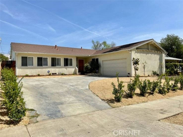 3 Bed Home to Rent in Canoga Park, California