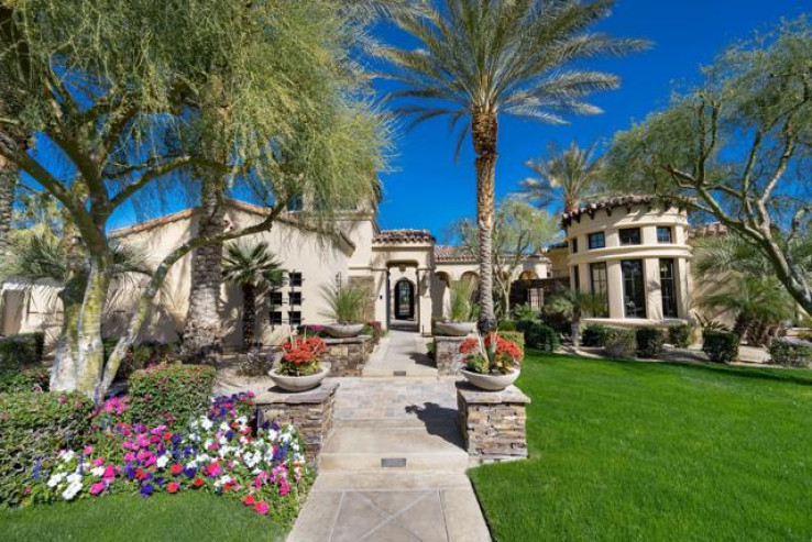 Residential Home in La Quinta South of HWY 111