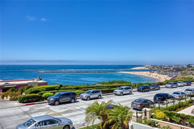 5 Bed Home to Rent in Corona del Mar, California