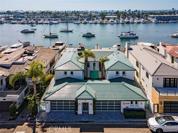 Residential Home in West Newport - Lido