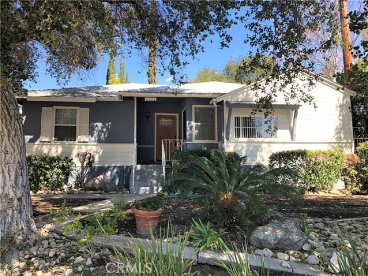 3 Bed Home to Rent in La Crescenta, California