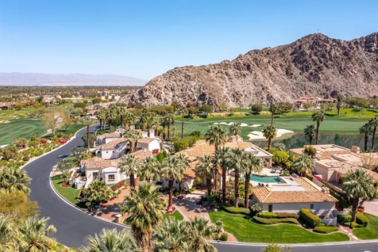 Residential Home in La Quinta South of HWY 111