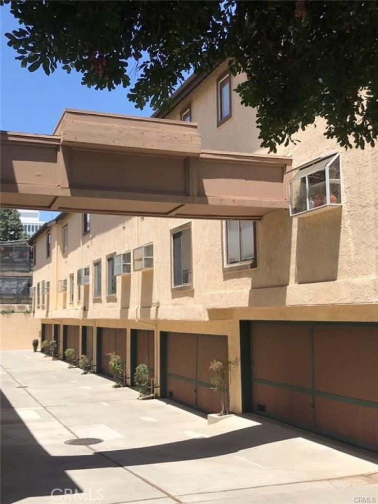 Residential Lease in Pasadena (NW)