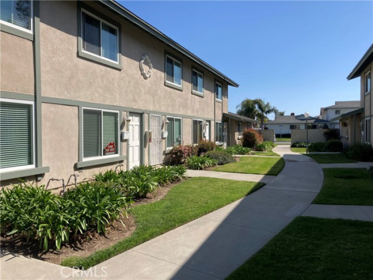 2 Bed Home to Rent in Huntington Beach, California