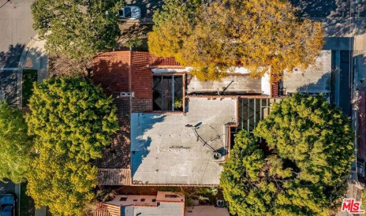 Residential Home in Beverly Hills